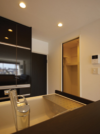 ���ʂ̃_�[�N�E�b�h�d�グ�@��i���Əd����