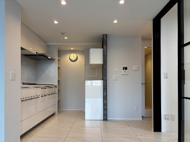 �L�b�`���̉��ɂ͉Ɠd�I�Ɨ①�ɃX�y�[�X